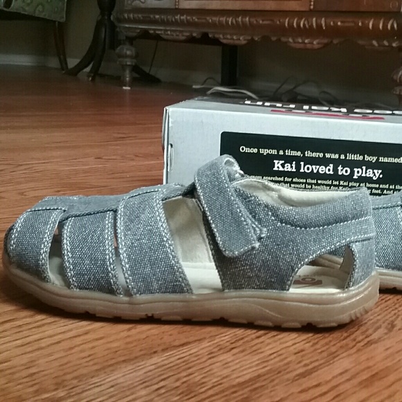 **SOLD** 🆕NEW See kai run gray canvas sandals - Picture 4 of 6